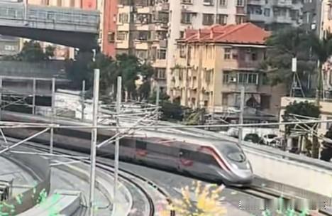 广湛高铁应开通增城、惠州方向的直达快车。广湛高铁已于昨日开通，但开通城市极为
