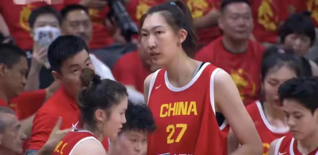 6月18日女篮热身赛，中国101—92胜日本：3人表现优秀2个表现不足在中国5