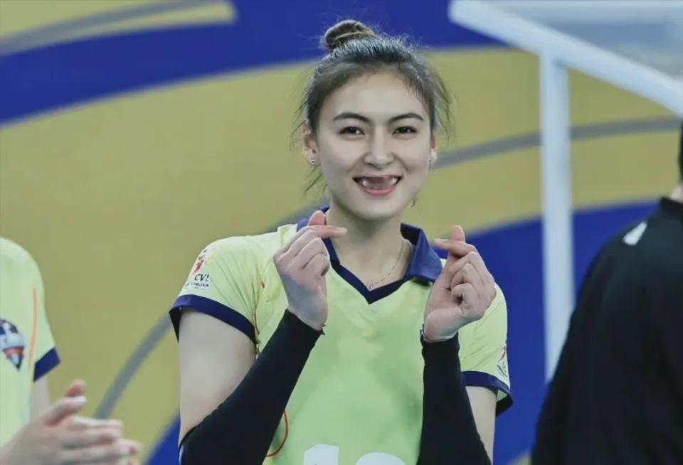 在亚俱杯德比之战中，来自四川女排的廖依雯代表哈萨克斯坦杰特苏女排出战，狂砍22分