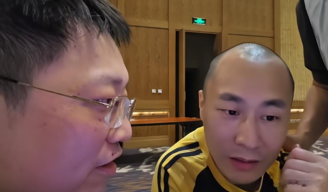 DC老师开庭甲哥七宗罪1.昨晚吃完饭你就坐在那休息，弹幕说有点无聊，让你去搞点活