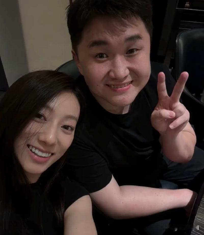 看了新闻，我问婆婆：为啥张百乔两口子总被传婚变？婆婆撇撇嘴：两口子合伙开的公