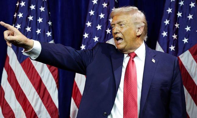 伊朗私下找到特朗普，开出丰厚价码，只求美国不要下场？当地时间1月11日晚，特