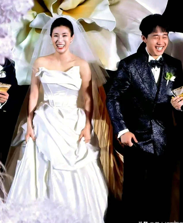 继张九龄结婚之后，孟鹤堂、郭麒麟再传喜讯！昨日张九龄大婚，烧饼主持婚礼，饼嫂