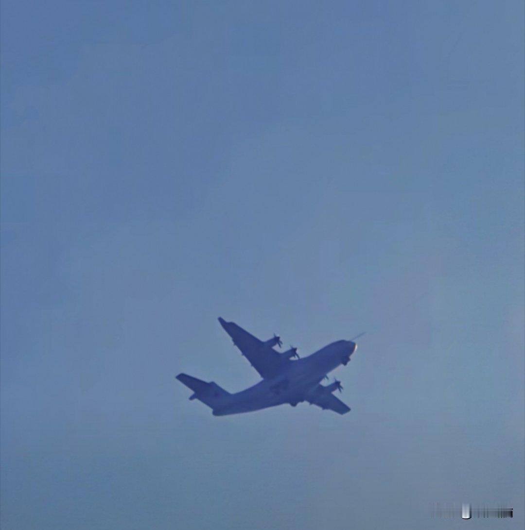 等了多年，接替运-9的新中型运输机终于出现了。编号“15001”被外界猜作“运-