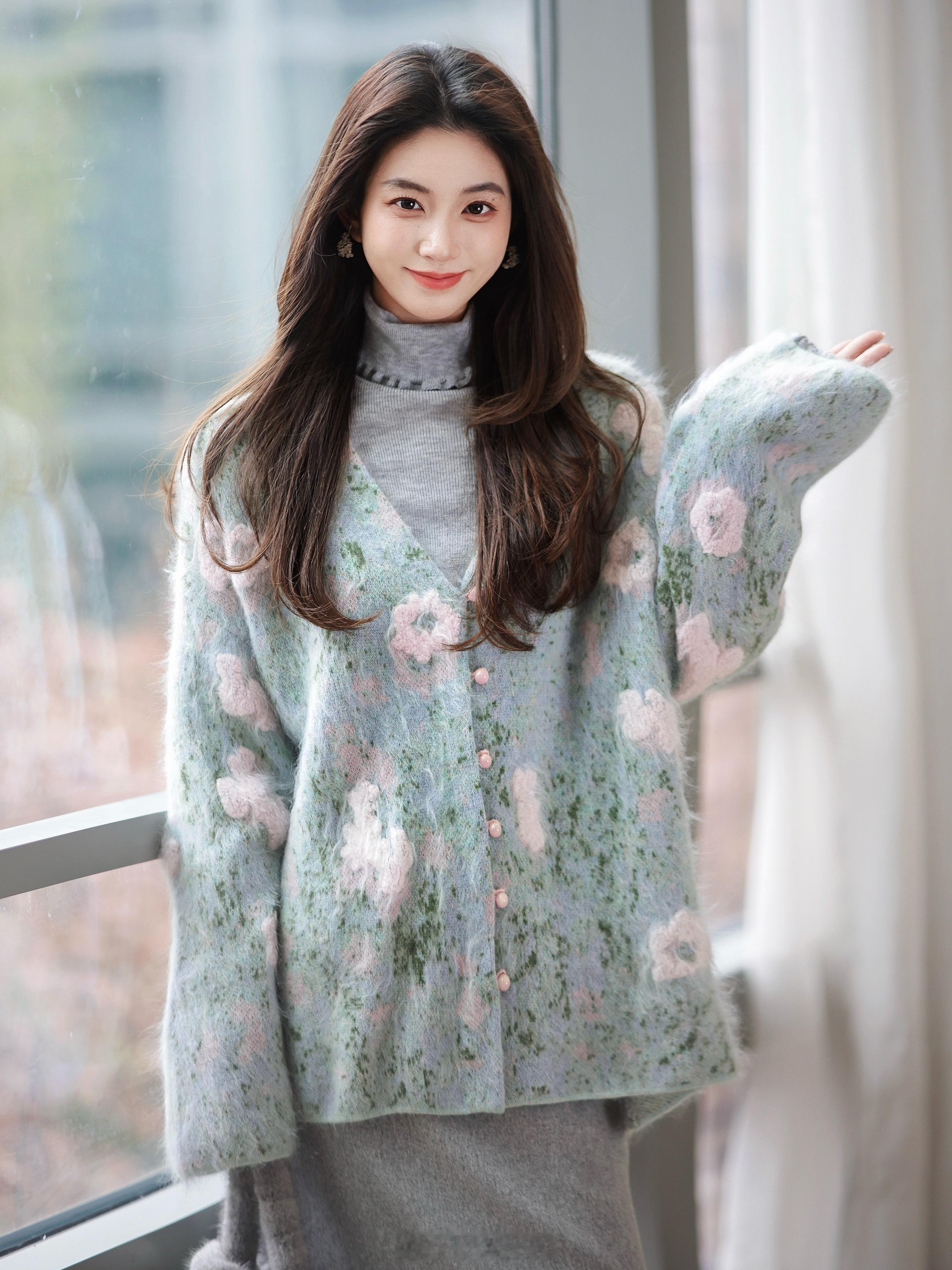 本粒一眼心动的拉毛毛衣！100山羊绒软糯细腻肤感赞到不用多讲这个立体绣花真