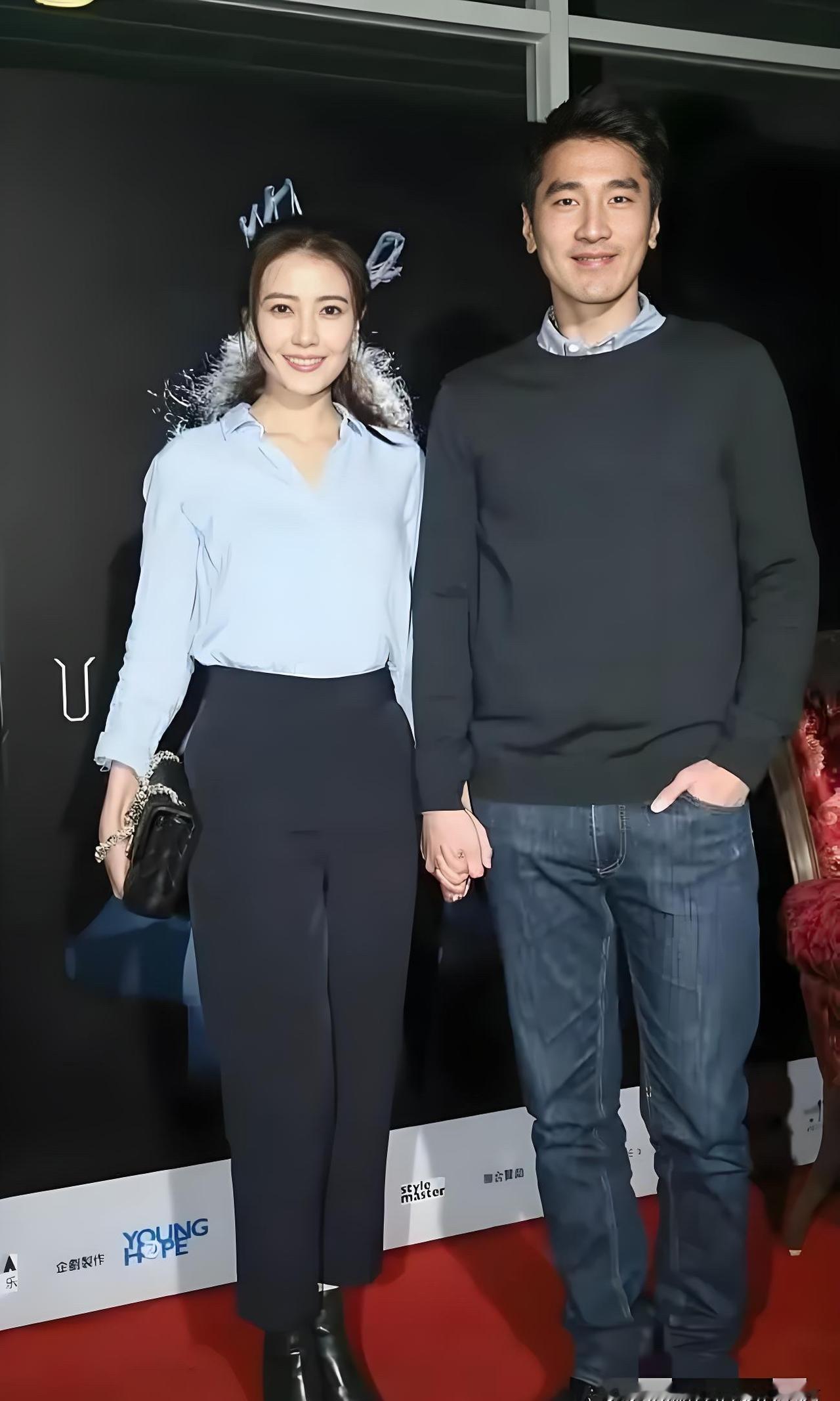 9年没吵过一次架？这对夫妻把娱乐圈过成了修道院。狗仔最近拍到赵又廷蹲在路边给