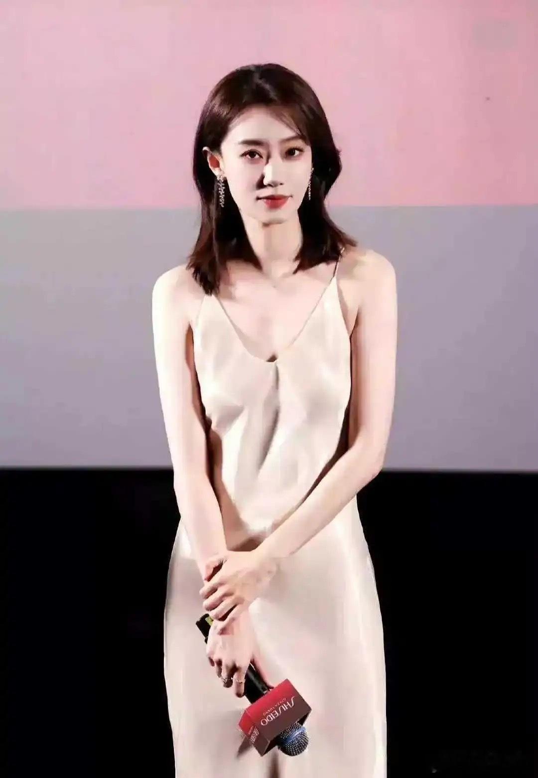 张小斐，算是戏剧界身材第一人。可惜火了一把后没人捧