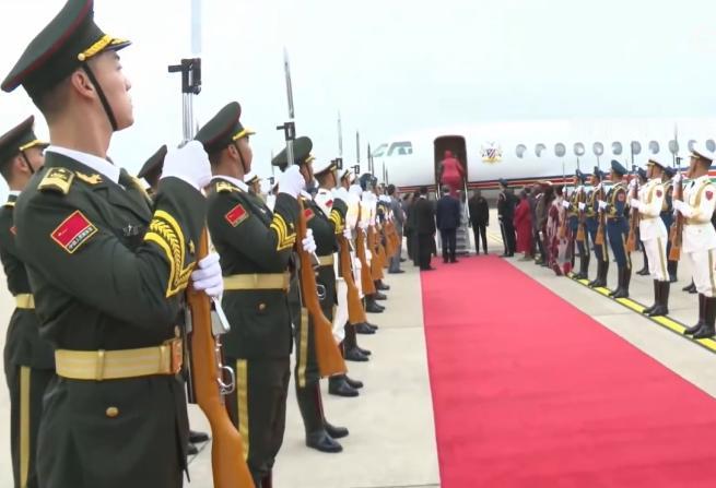 纳米比亚总统恩代特瓦结束访华离开北京！7月11日，纳米比亚总统恩代特瓦结束为期
