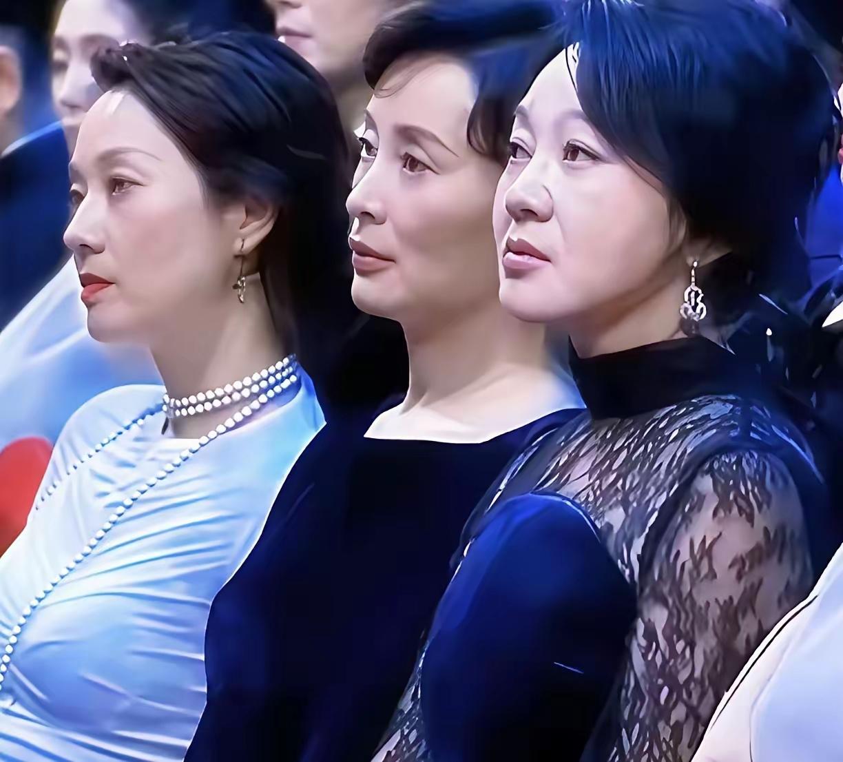 中间的是优雅的吴越，右边是沉稳的闫妮。左边这位美女是谁？看她端庄又有气质，你能说