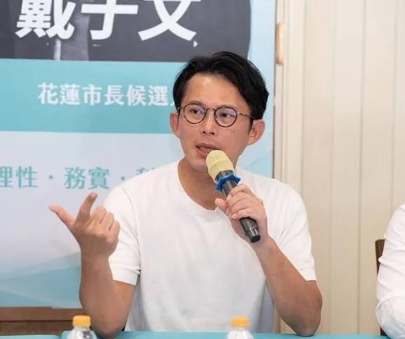 黄国昌这下也是被逼急了，因为最新的民调显示，在新北市有18.5%的民众党支持者投