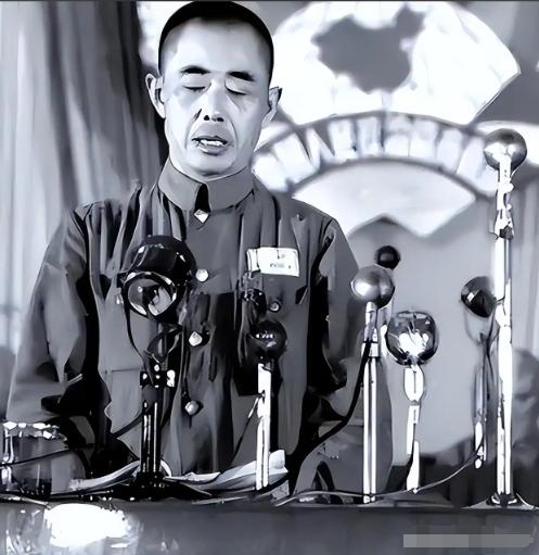 解放战争中起义的国民党五大兵团司令第一位：原国民党第1兵团司令陈明仁。陈明仁