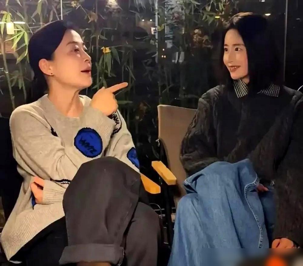 颖儿在播出中的自述不算大场面新闻，却意外冲上热搜：她去梅婷家蹭饭时空手而去，临走