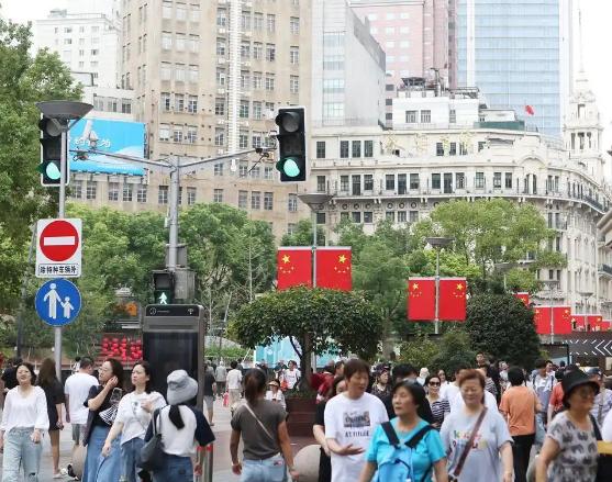 有个美国姑娘，来中国旅游，回国后发了个帖子，说了一句话：美国人只有到了中