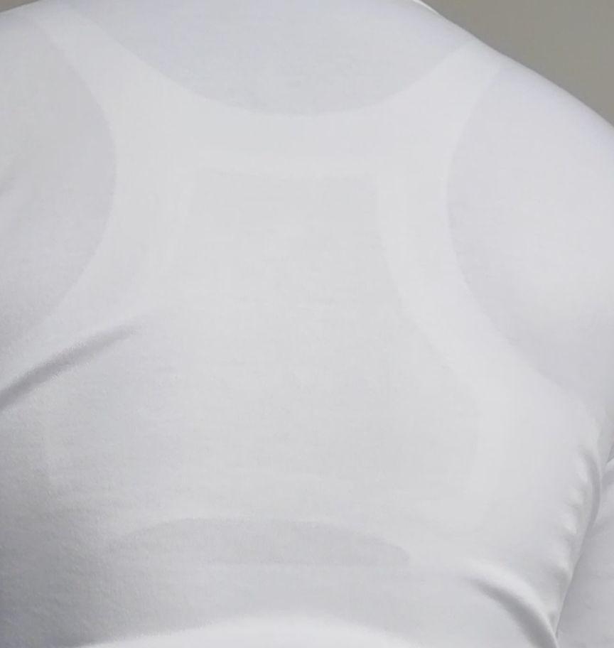 我是初三女生，穿内衣的时候，校服后面会很透，该怎么避免啊？（原谅我有点胖）?第