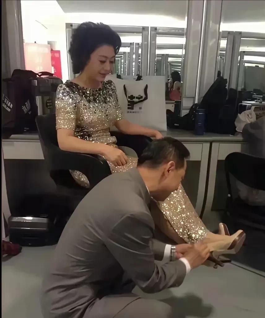 这张图绝对是P的！我不相信作为人民的艺术家会这么做！不知道这二位得罪了什么人