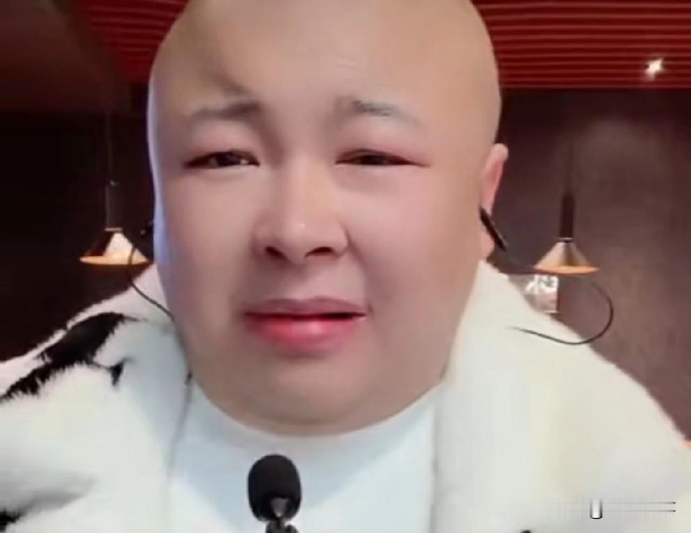 老狗嘲讽驴家阿宇是小朋友，并且喊话阿宇：请你拿着身份证回收一下你回民朋友买的牛肉