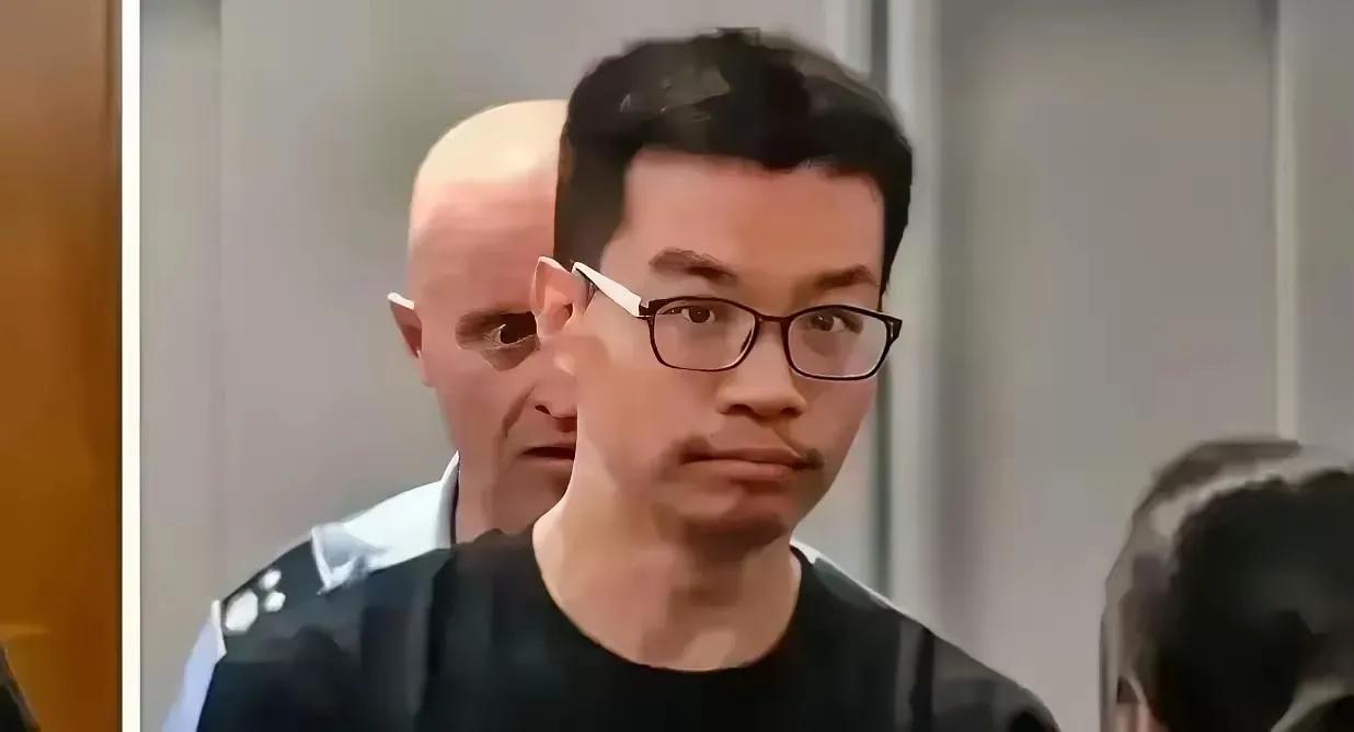 “米兰机场的手铐刚咔嚓一声，意大利就把自己锁进了死胡同。”7月3日，上海积塔半导