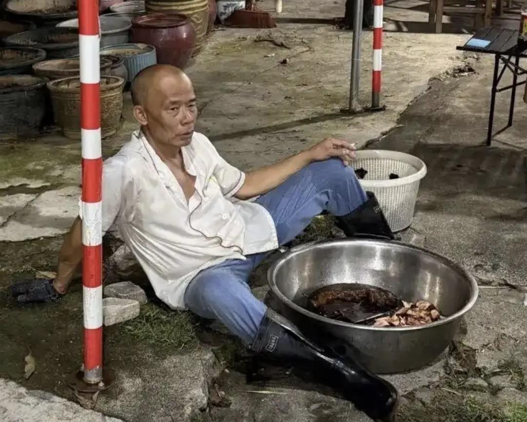 有的时候命运就是如此的奇特，有些小店拼命想火，却一直火不了，而广东顺德这家小店，