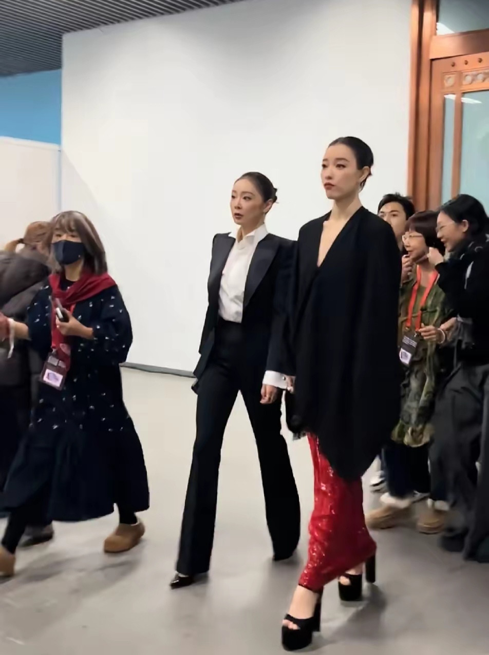 倪妮和高叶同框名场面！一个用力过猛，一个松弛自然，高下立判！