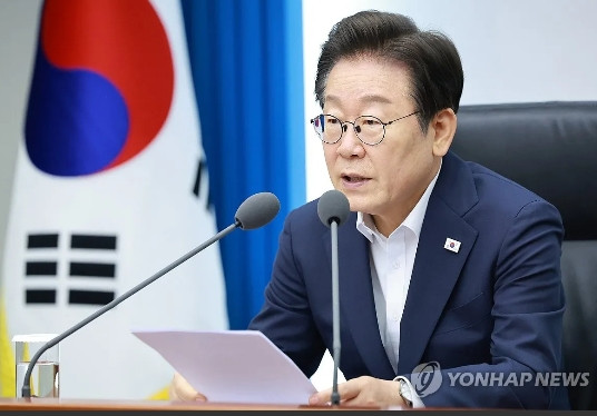 韩国总统李在明这是“吃了豹子胆”？在国务院会议上直言不讳，直接对国务委员放话：没