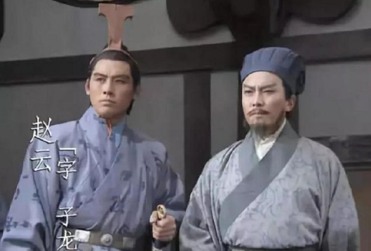 为什么诸葛亮参加周瑜葬礼的时候，江东鼠辈想杀孔明，但是看到身前持剑的赵云就不敢动