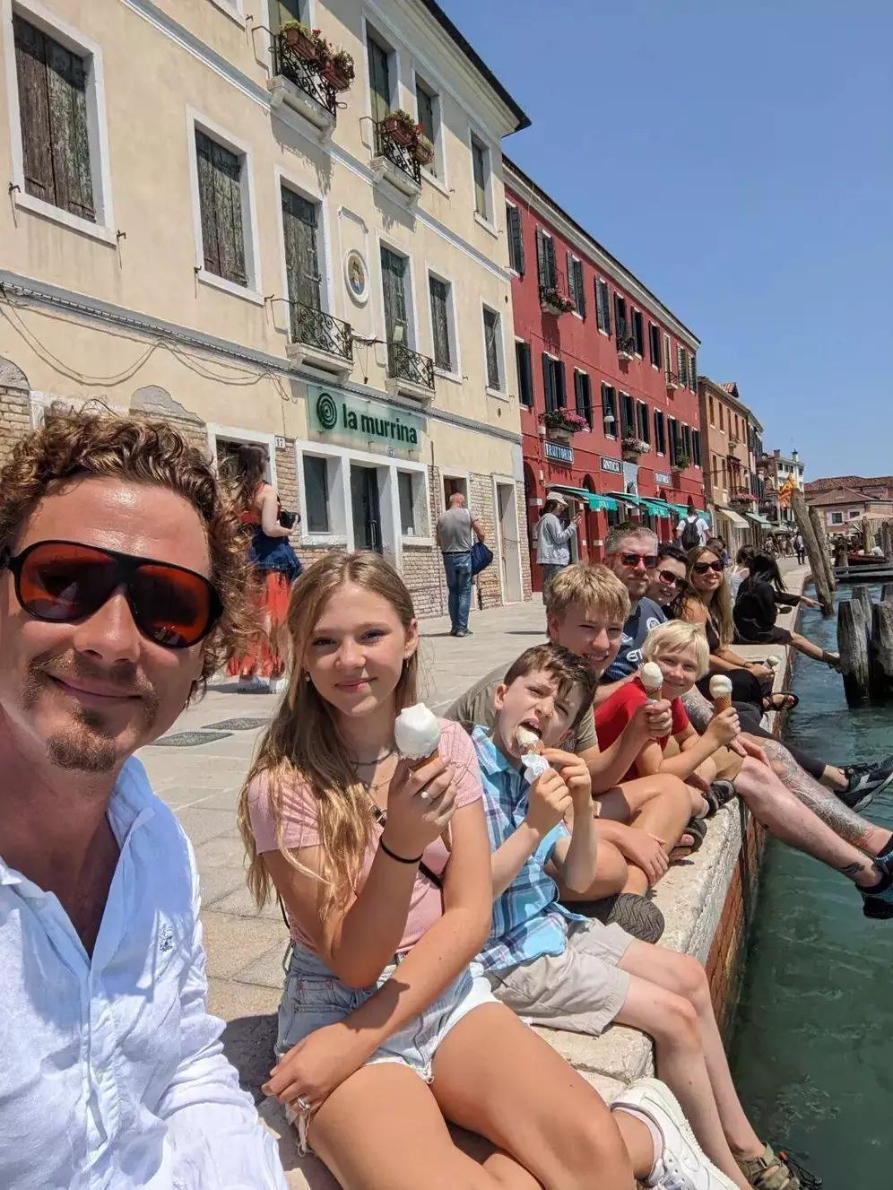 中国9亿人没坐过飞机？刷朋友圈时，总被机场打卡、云端美景刷屏，你是不是也以