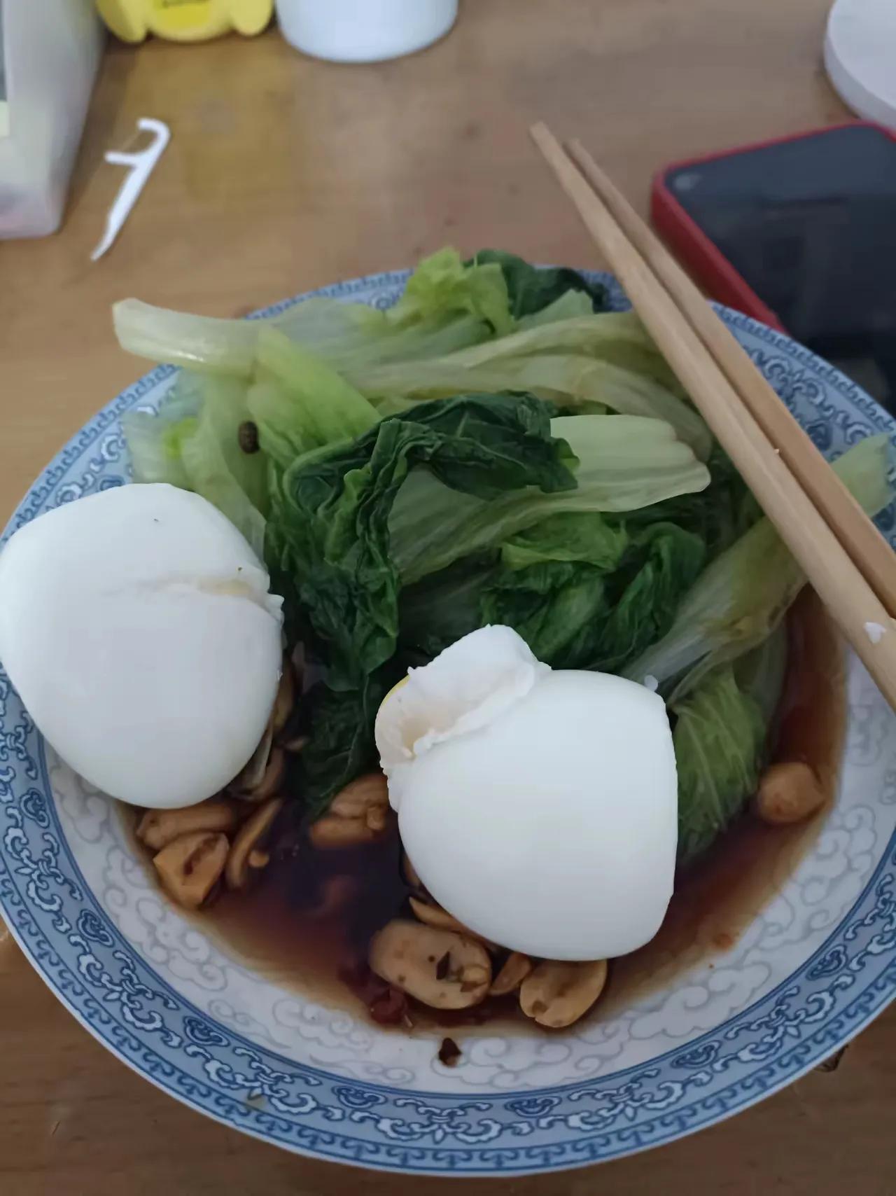我的心哇凉哇凉的。我读研的女儿说，以后她工作了，一个月给我500元生活费，不能再