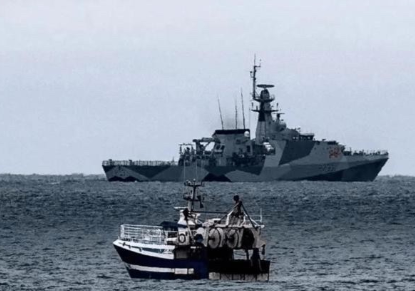“既然不想走，那就别走了！”美国测量船赖在中国海域不愿离开，中国“第二海军”，为
