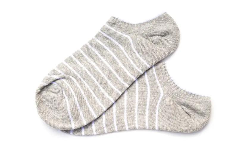 洗完袜子硬得像盔甲？别再用肥皂搓了！这3个坑，90%的人都踩过！家人们，有没