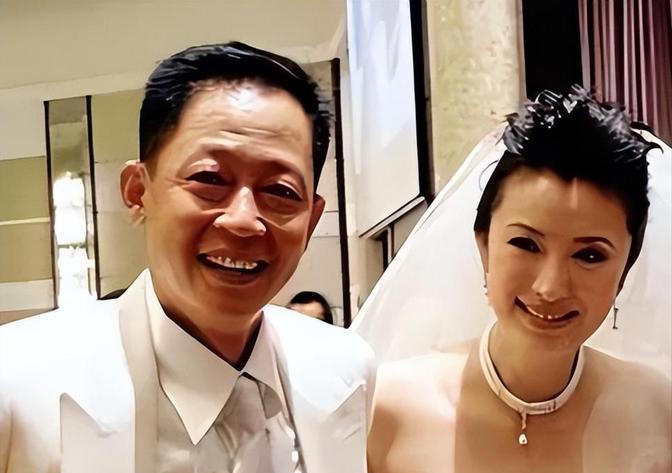 那年，陈坚红约王志文到饭店，低着头说：“我有了。你如果不想结婚的话，我会自行处理