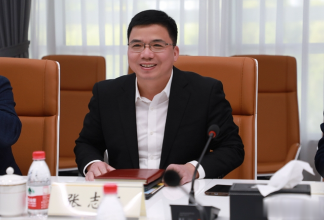 他身家几百亿却只开20万的车,8亿人用他的产品,却没几人认识他