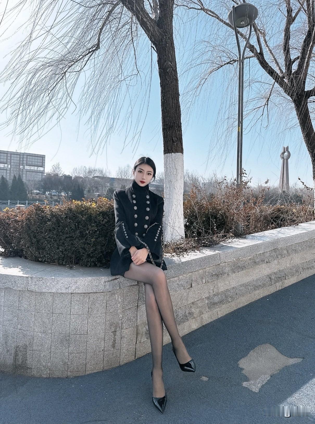 女人最美是气质还是最美的是善良?气质是外在风骨，藏在谈吐、举止间，是阅历沉淀出的