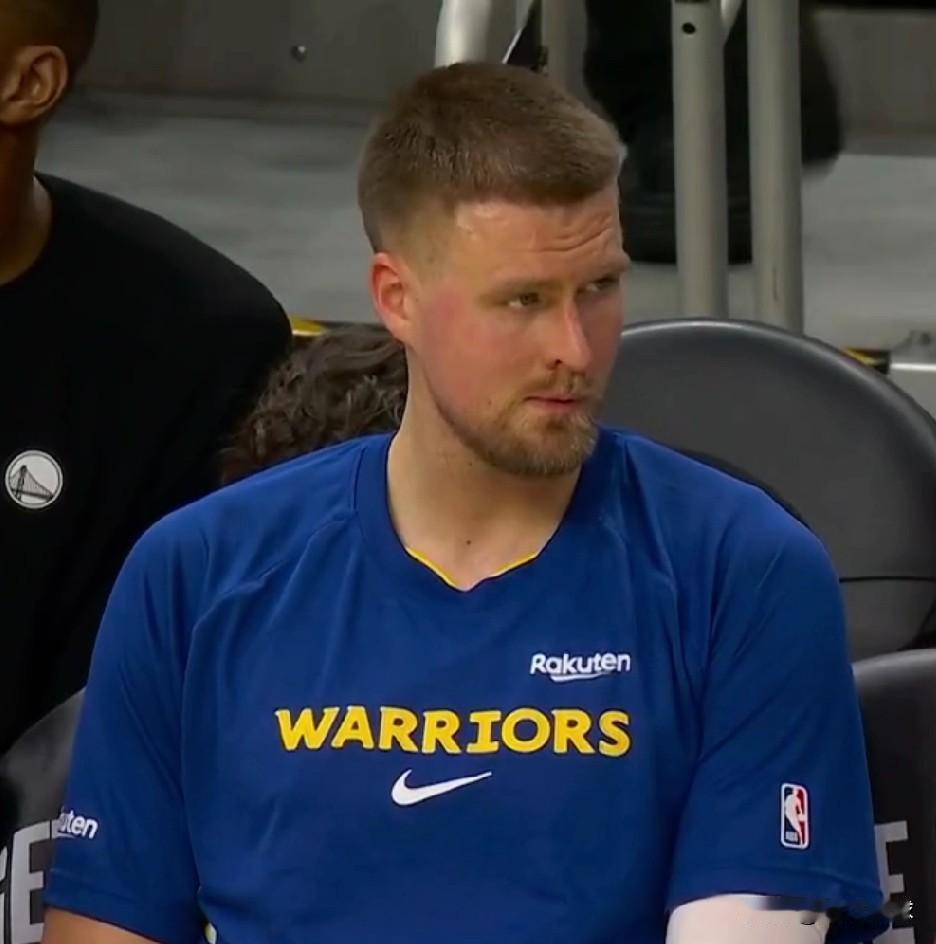 勇士新援波尔津吉斯目前上场的5场比赛数据表现！！！客场对阵奇才：30分5篮板4