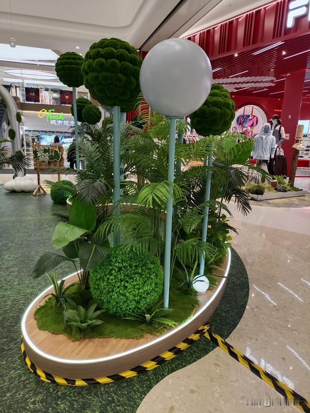 怪事小区里居民电梯卡35元1个，仅能刷到居民所居住的楼房楼层。外卖小哥，驿站