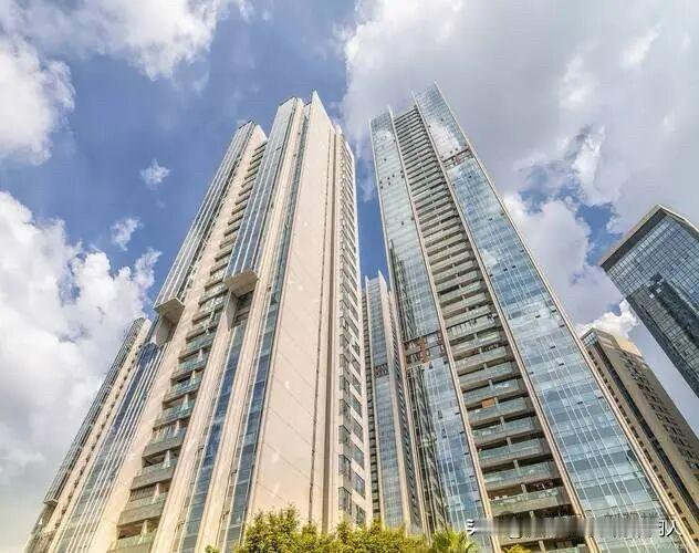 终于把房子卖了，签约出来，感觉整个人都是放松的。谁能想到啊，当初信心满满挂76万