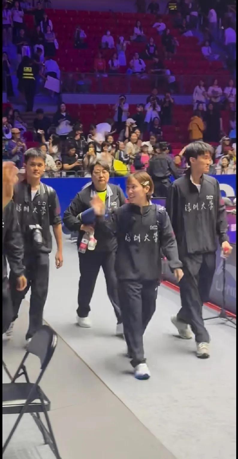 深圳大学俱乐部3:1胜华东理工，平野美宇赛后超有亲和力✨昨晚（11号）乒超