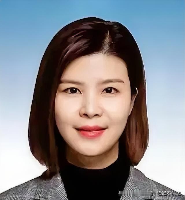 2014年平安夜，她带队突击检查，摄像机对着别人。2026年8月27日，省纪
