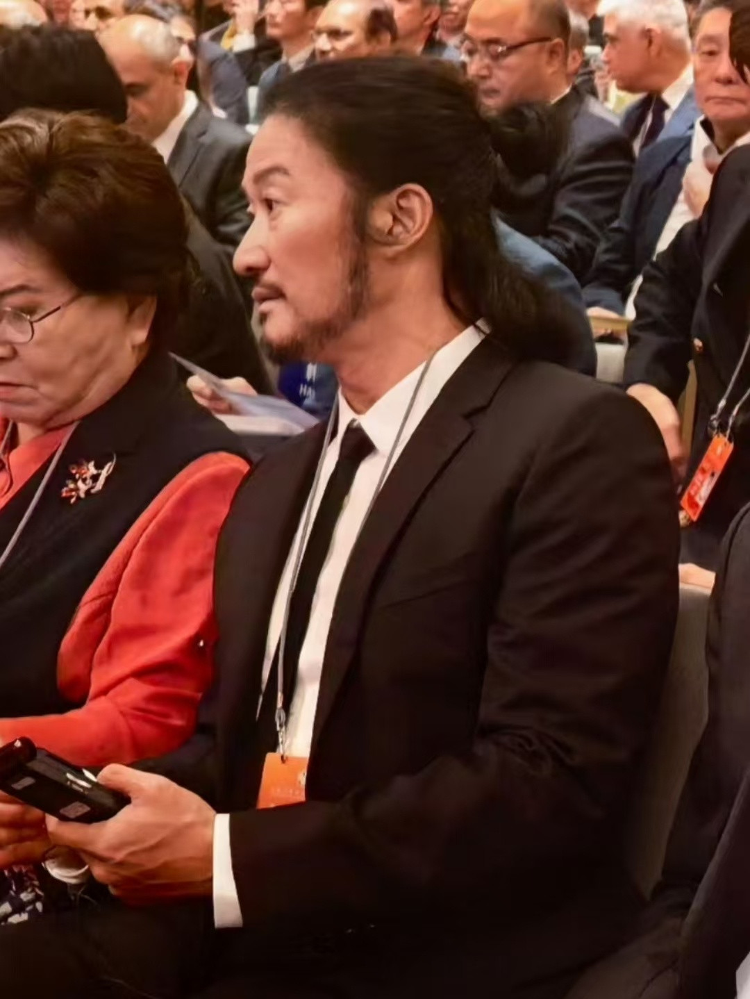 第一眼没认出吴京这居然是吴京谁敢信这是吴京​​​