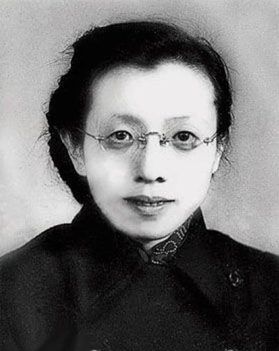 1949年南京解放后，一妇女走到南京总统府前，对哨兵说道：“我是陈修良，我想见解