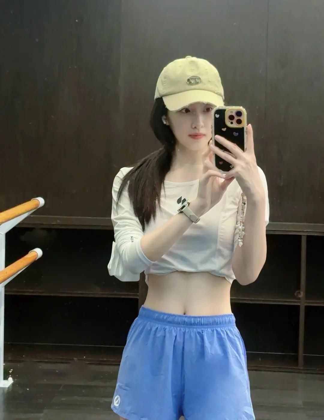 青春无敌，且给人一种旺盛的生命力，大概率就是这样的感觉。