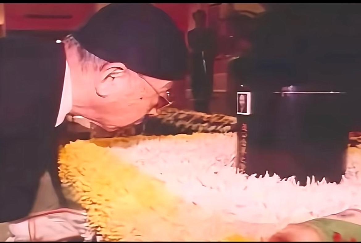 1990年，103岁的国民党元老张群在台湾病逝。得知挚友离世，90岁高龄的张学良