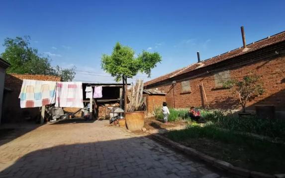 花8万把农村老屋翻新养老，住了不到仨月，我又灰溜溜搬回城里了。不是矫情，是现实太