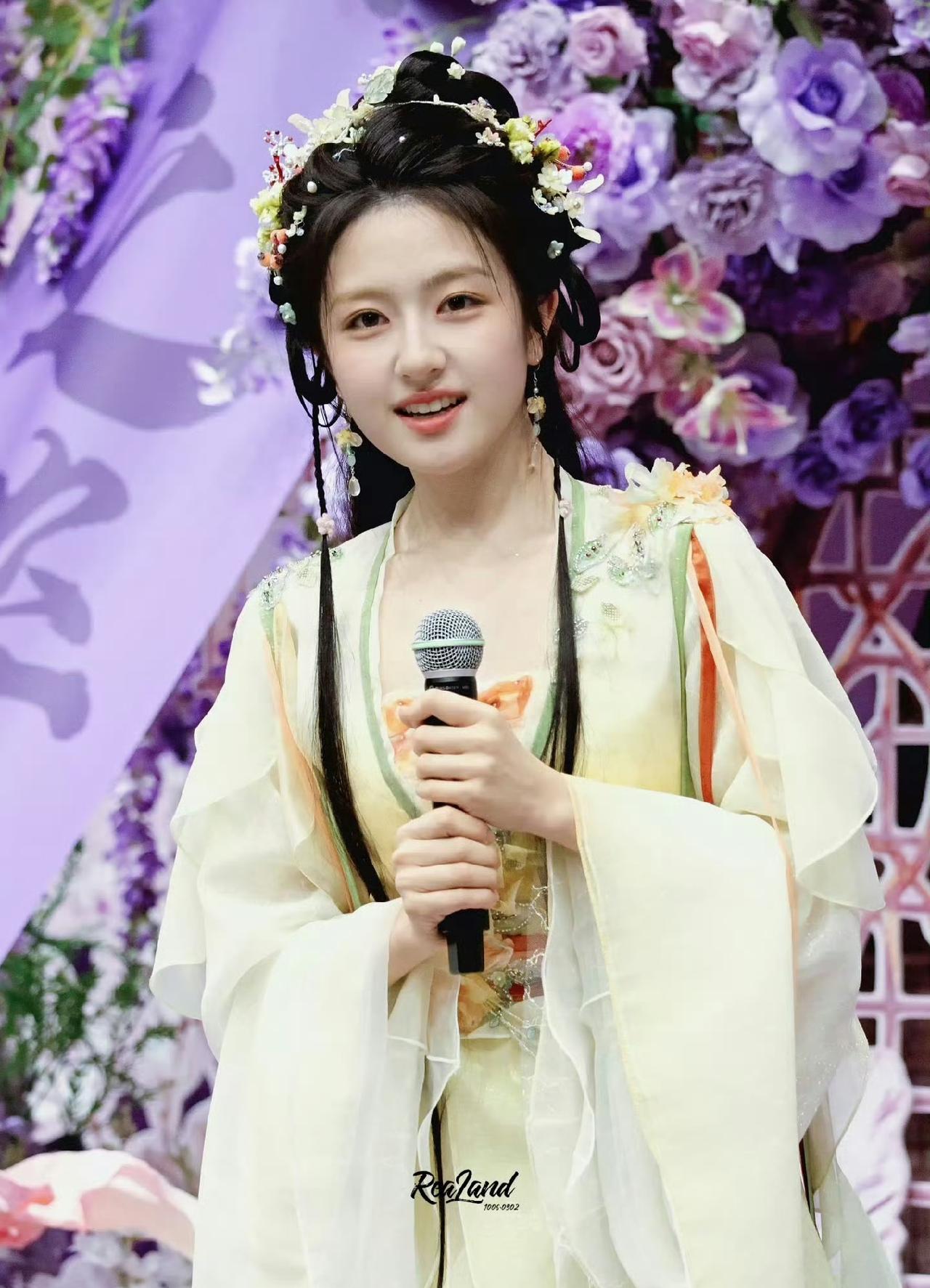 脸上有肉是真的显脸大，李兰迪五官都标致，就是脸大了点[笑着哭]这种脸型不是不好看，