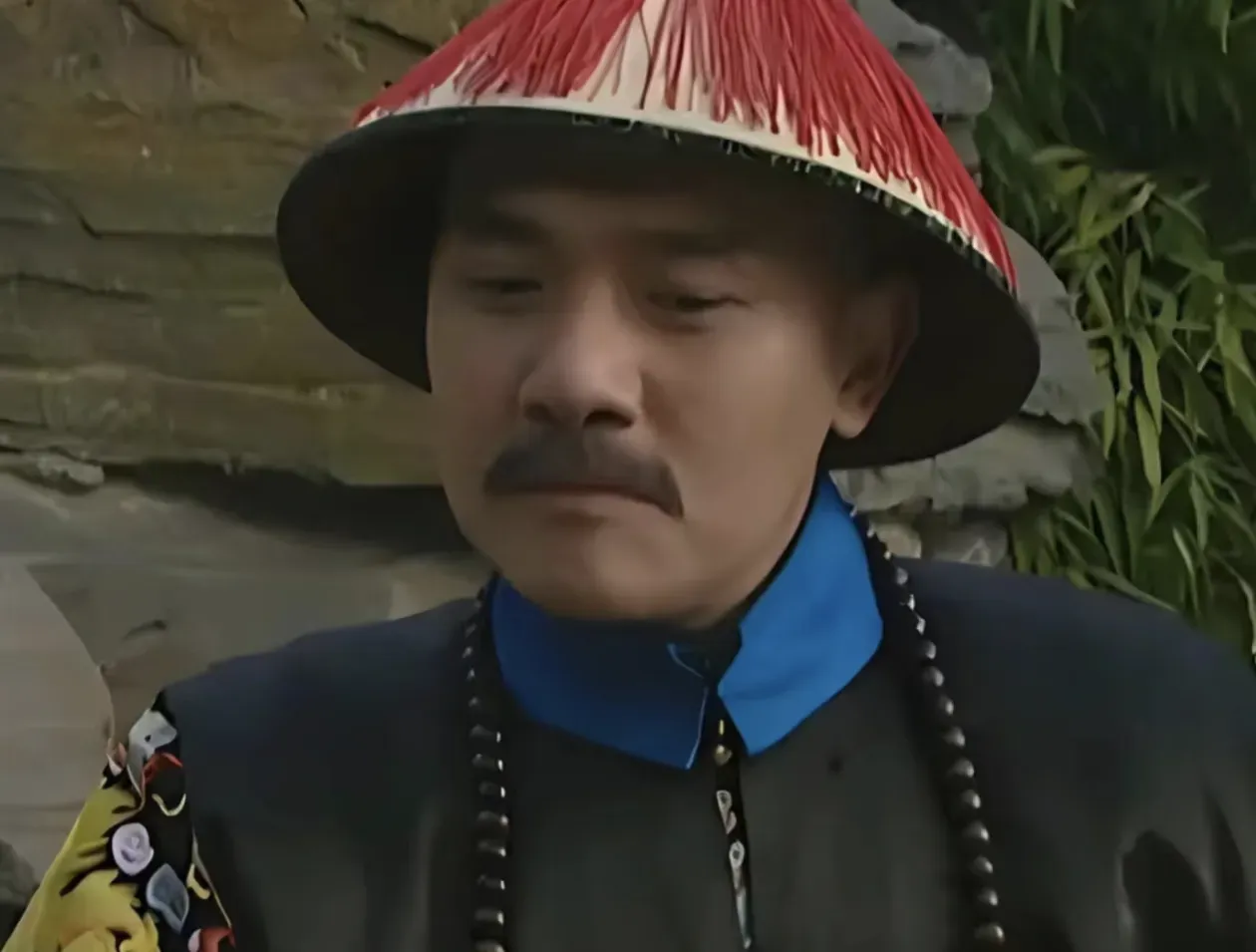 老八胤禩倒台后，雍正是如何处置其家人的1，妻室严惩：嫡福晋郭络罗氏被雍正斥为“跋扈”，革去福晋名号，