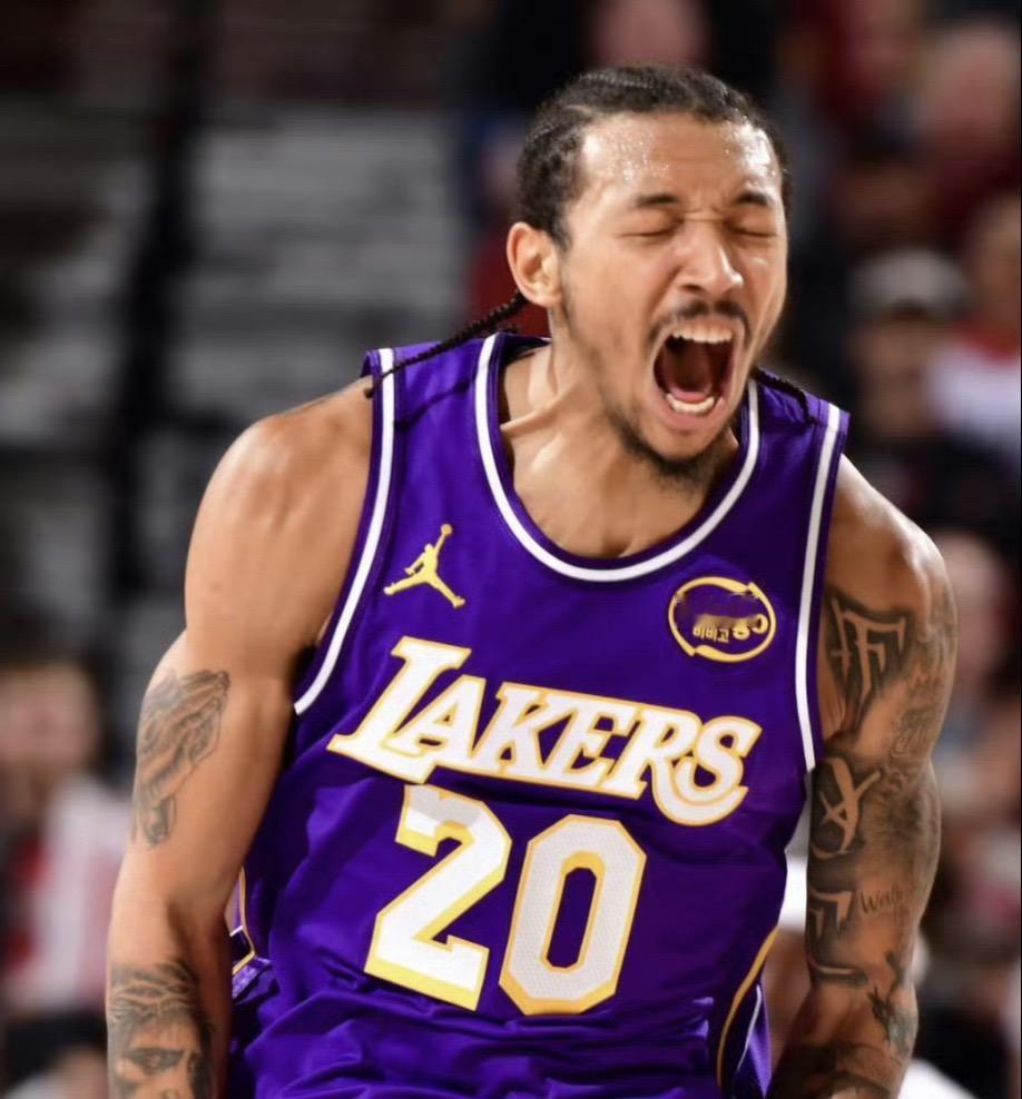 厉害！小史密斯揭竿而起助湖人四连胜！今天真的要恭喜湖人，缺兵少将的情况下123比