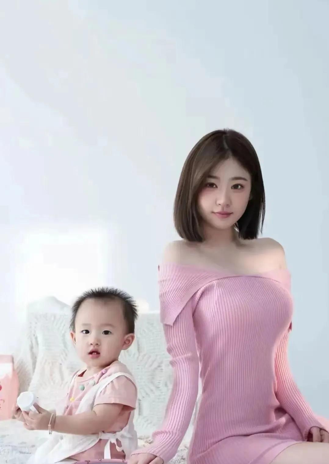 王思聪的懒懒近照来了懒懒回国了这姑娘有自己网点回来打理网店昨天还开了直播
