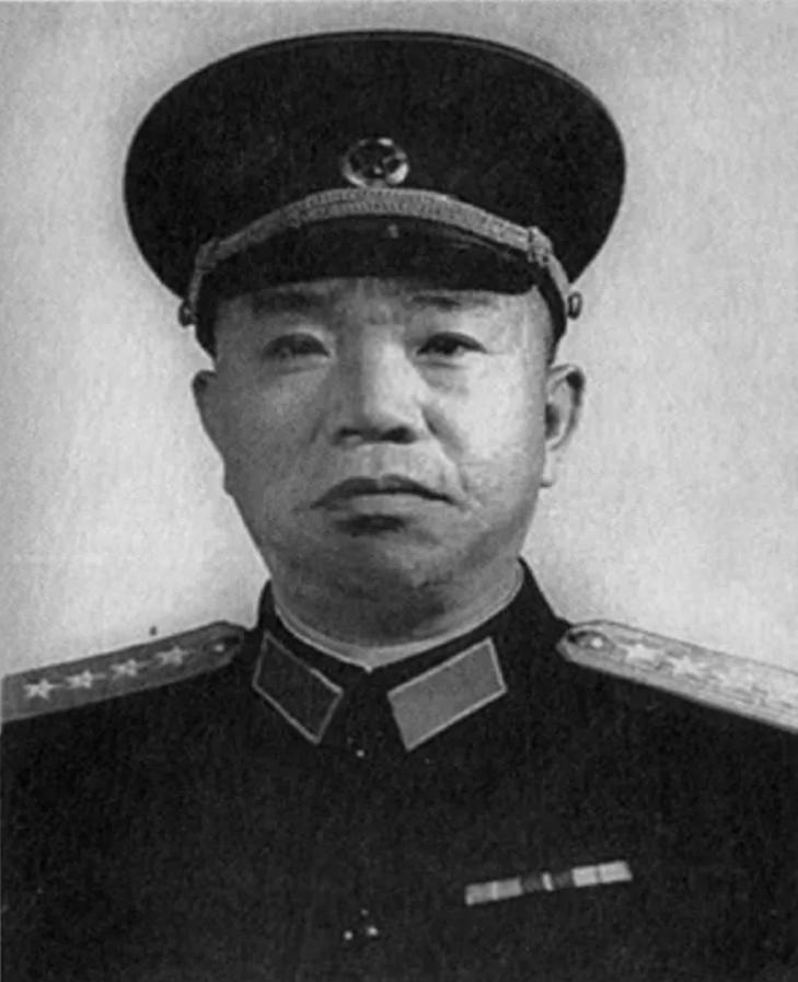 1928年5月，红军团长王树声遭遇敌人堵截，被一好心的大娘藏在家中，面对200大