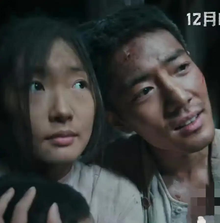 34岁的肖战与29岁的周依然演夫妻，同框时眼神交汇的张力、互动的默契，明明是首次