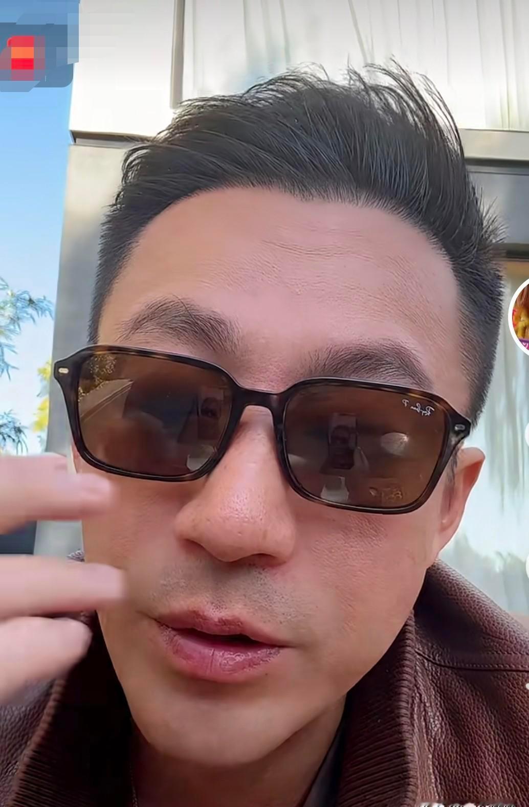 小菲带娃奔成都，手里攥着机票，心里装着方案。妈先到，娃跟后，筱梅全程陪跑，安总