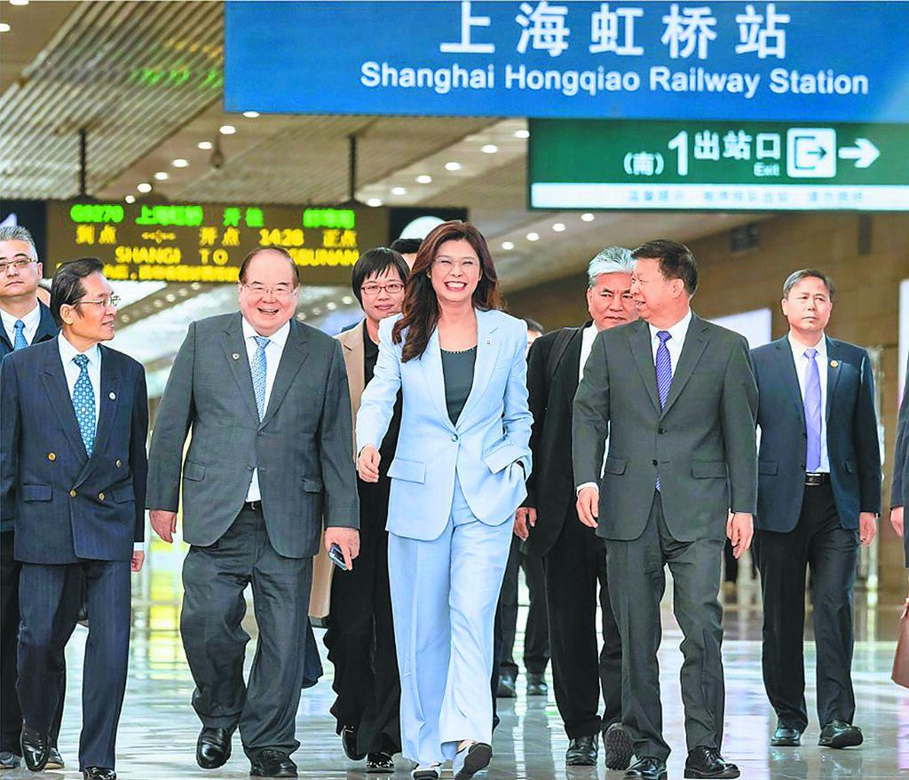 绿营攻击郑丽文。据台媒报道，7日开始访问大陆的国民党主席郑丽文在欢迎晚宴致词，